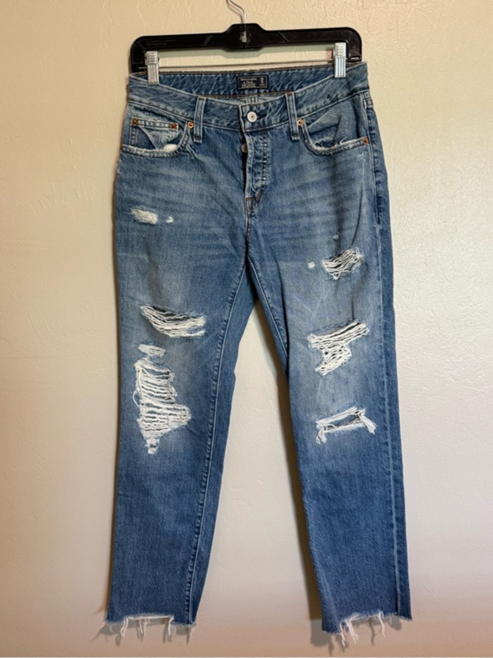 Abercrombie Low Rise Slim Boyfriend Jeans 25